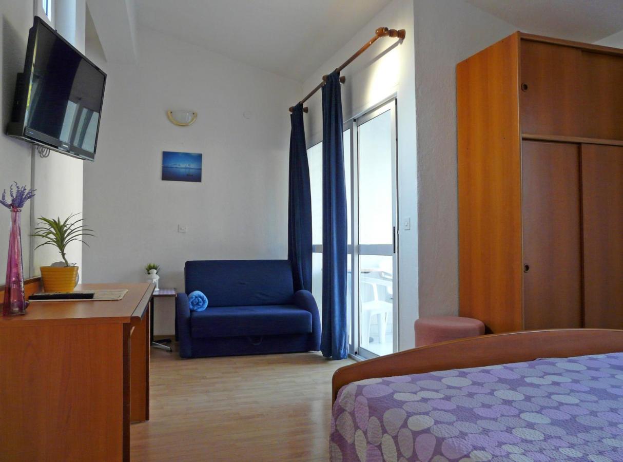 Apartments By The Sea Drvenik Donja Vala, Makarska - 6756 Dış mekan fotoğraf